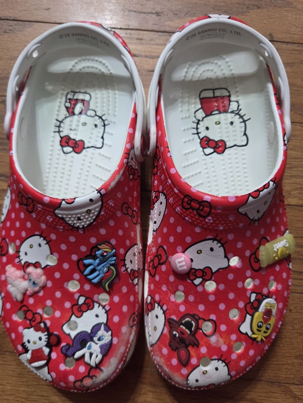 Hello Kitty Crocs allover polka dot graphics & white heel straps W size10